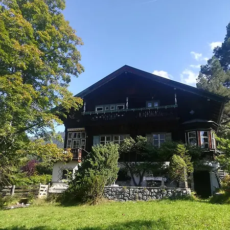 Momo Kitzbuhel